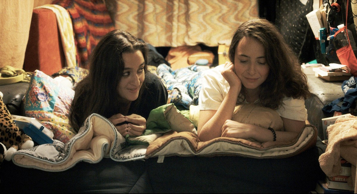 Salomé and Jess having a sleepover