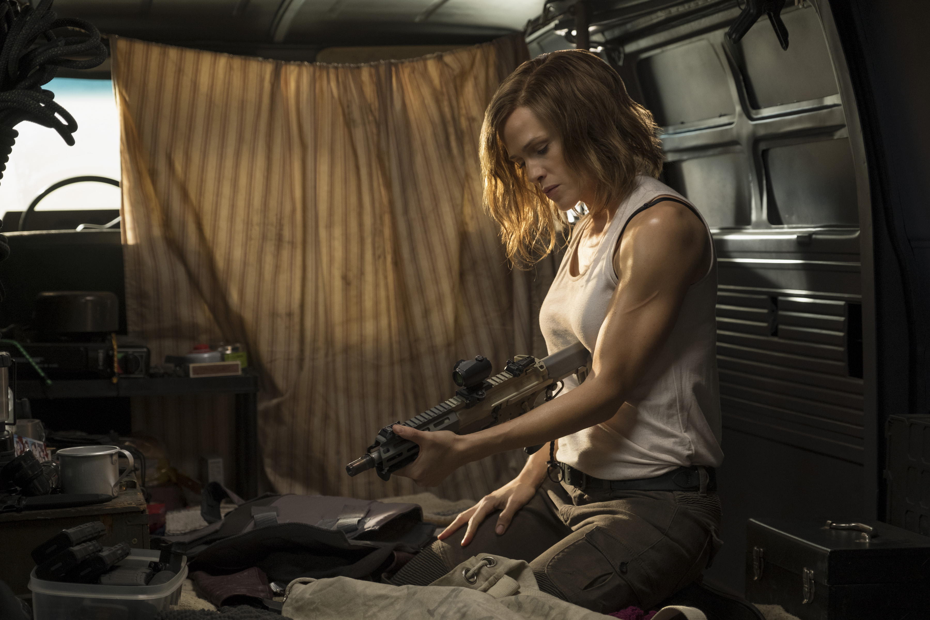 Jennifer Garner holding a gun in 'Peppermint