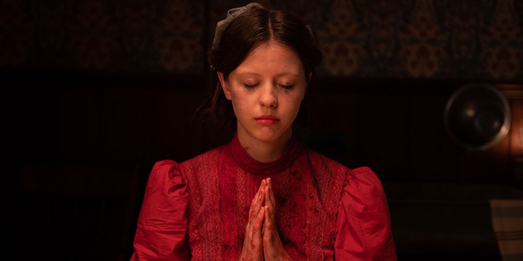 TIFF 2022 REVIEW: Mia Goth Catches the Light in ‘Pearl’ (2022)